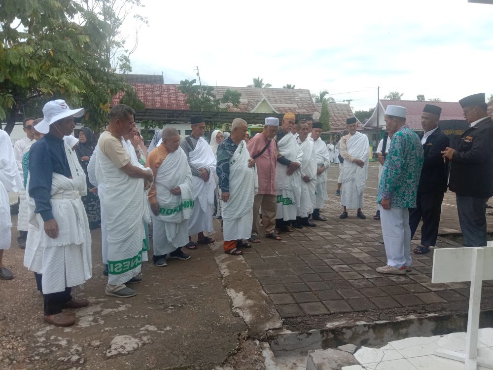 JCH Batanghari saat manasik haji tingkat Kabupaten.....