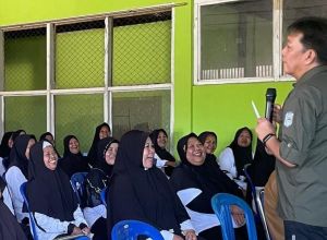 Sekda Fajarman Jadi Dosen untuk 50 Lansia, Sampaikan Materi, Lansia Bahagia, Mandiri dan Tangguh