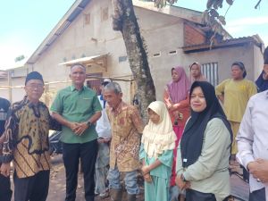  Kunjungi Korban Kebakaran, H Hurmin Berikan Bantuan 