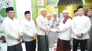  Tarawih di Masjid Baiturrahman Sri Pelayang Hurmin Berikan Santunan