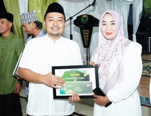  Ketua DPRD Batang Hari Serahkan Hadiah Pemenang Lomba Gebyar Semarak Ramadhan 1447 H