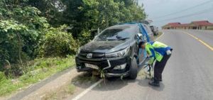  Sigap! Polsek Merlung dan Satlantas Tanjab Barat Tangani Kecelakaan Tunggal di Jalintim