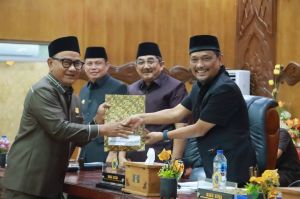 Hadiri Paripurna DPRD, Bupati Anwar Sadat Tegaskan Komitmen Transparansi dalam LKPJ 2025