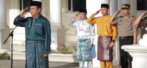  Ketua DPRD Tanjab Barat Hadiri Upacara Hardiknas 2026, Tegaskan Komitmen Tingkatkan Mutu Pendidikan