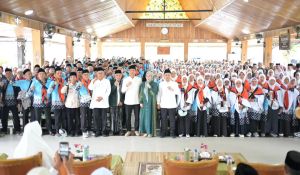  Lepas Keberangkatan Jama'ah Haji Batang Hari, Bupati Fadhil Ingatkan Jama'ah Tetap Fokus Beribadah 
