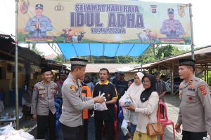 Wujud Kepedulian Polri, Kapolres Merangin Pimpin Pemotongan Hewan Qurban, 8 Ekor Sapi 2 Ekor Kambing