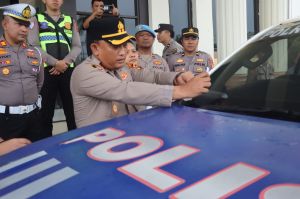  Kapolres M. Kuswicaksono Pimpin Pemasangan Logo Layanan Polri 110 pada Armada Operasional