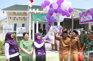  Anwar Sadat dan Ibu Fadhilah Luncurkan 