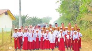 Puluhan Tahun Terisolasi, Warga dan Guru Dusun Rantau Palembang Bahagia Jalan Desa Diperbaiki
