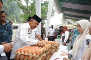 Resmi Dibuka, Wabup A. Khafidh Ajak Warga Manfaatkan Gerakan Pangan Murah